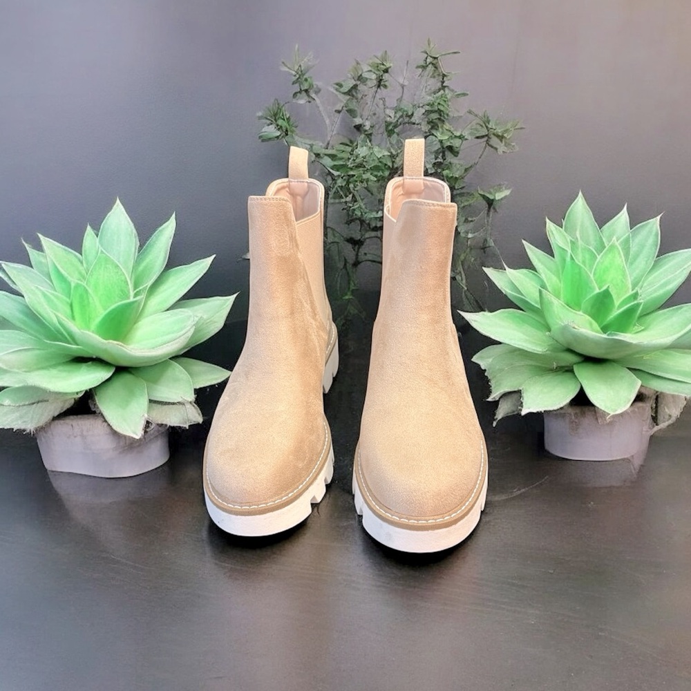 Chinese Laundry Women’s Tan Ankle Boots